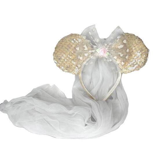Disney MINNIE MOUSE WEDDING VEIL Iridescent Sequin White Lace Heart Pink Flower - Picture 1 of 8